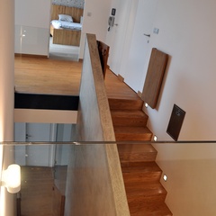 schodiště do 1. patra