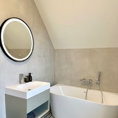 en-suite bathroom