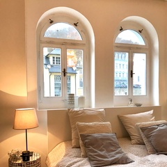 arched windows bedroom 